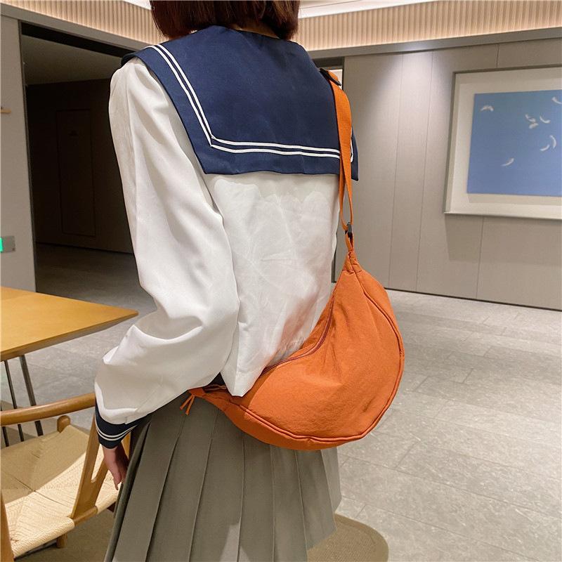 Supply New women's messenger bag temperament simple nylon dumpling bag student shoulder bag cloth bag