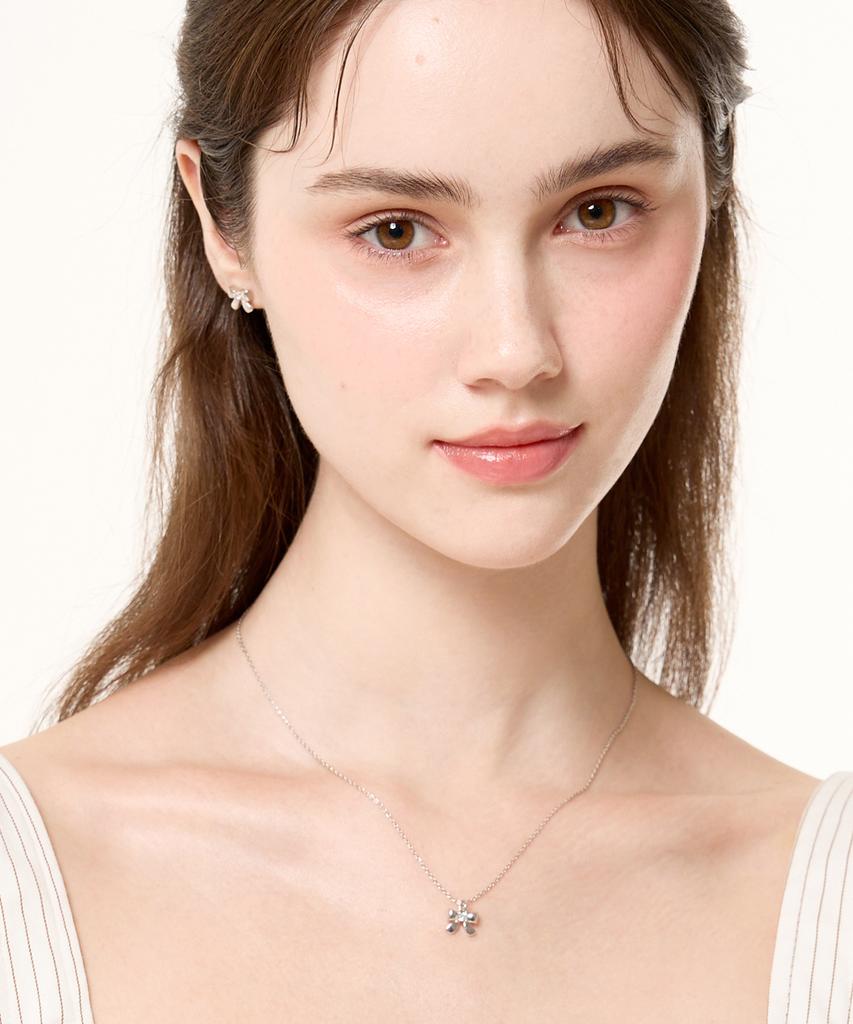 L'Ombrillant Marvel Ribbon Cubic Earrings