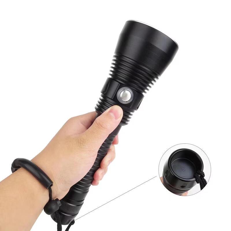 Outdoor Rechargeable Deep Diving Flashlight
