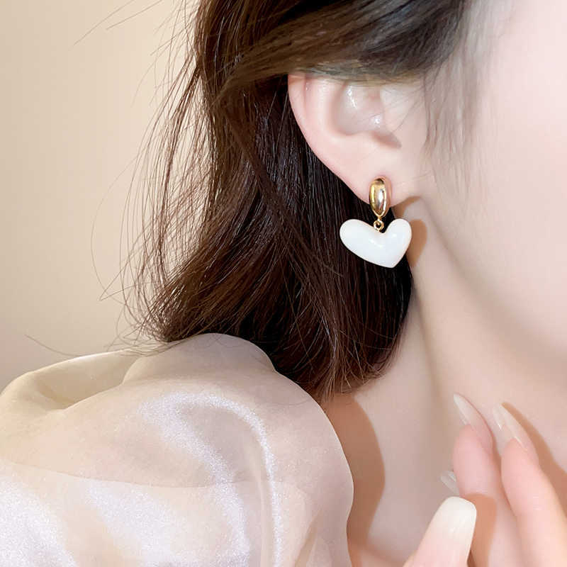 Dripping love pendant earrings Korean simple fashion earrings temperament commuter versatile earrings women