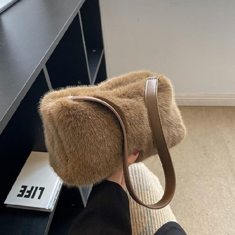 Fashionable Plush Shoulder Bag Functional Interior Suitable for Everyday Use