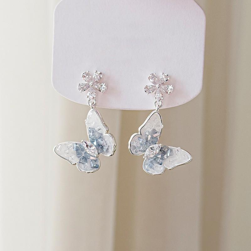 Orecchini a Farfalla Fiore in Perline di Vetro Blu Degradé: Orecchini Estivi Freschi e alla Moda