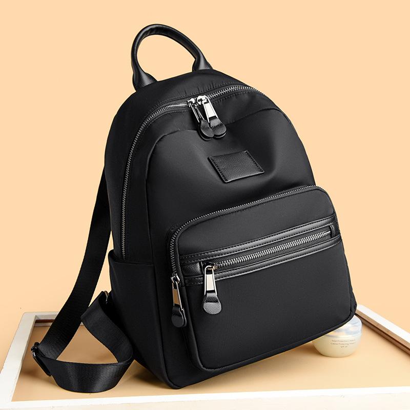 A Large-capacity Backpack for Female Students' Casual and Fashionable Commuting Casually