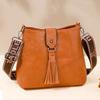 Simple Women's Shoulder Bag, Fashionable Tassel Hanging Pendant, Crossbody Bag, Retro Shoulder Bag, Suitable for Daily Use and Shopping