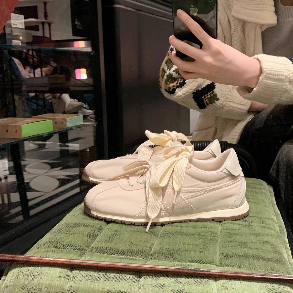 

Grape mother~ leather mandarin duck shoelaces German training shoes women s 2025 spring new low-top ballet shoes casual sports shoes 35 бежевый