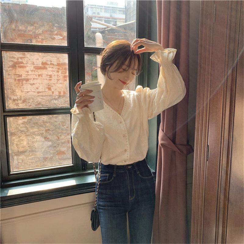 Dámské topy 2022 jaro Nový francouzský design Smysl pro všechny Košile s dlouhým rukávem Krajkové Blusony s výstřihem do V Mujer De Moda Verano