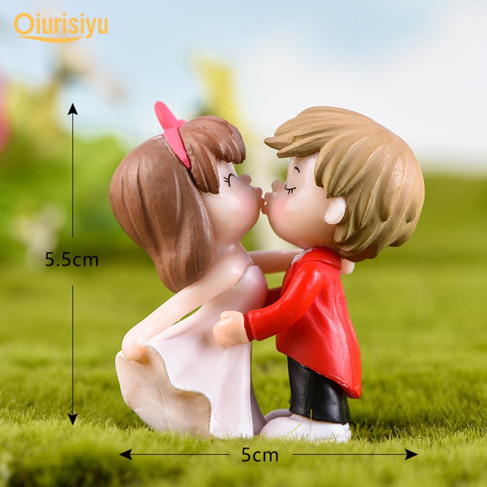Resin Kissing Bride Groom Model Figurine