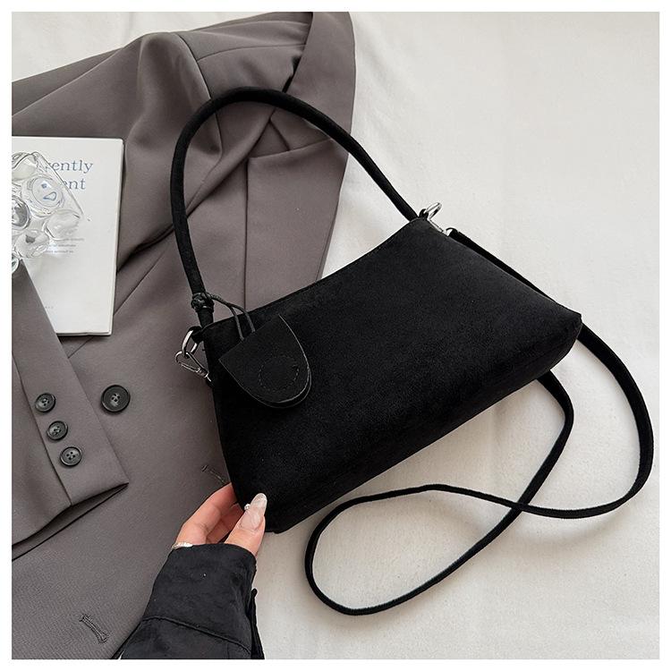 

Новая женская сумка-тоут, премиальная матовая сумка-мессенджер на плечо, модная и вместительная ретро-сумка подмышку. чёрный