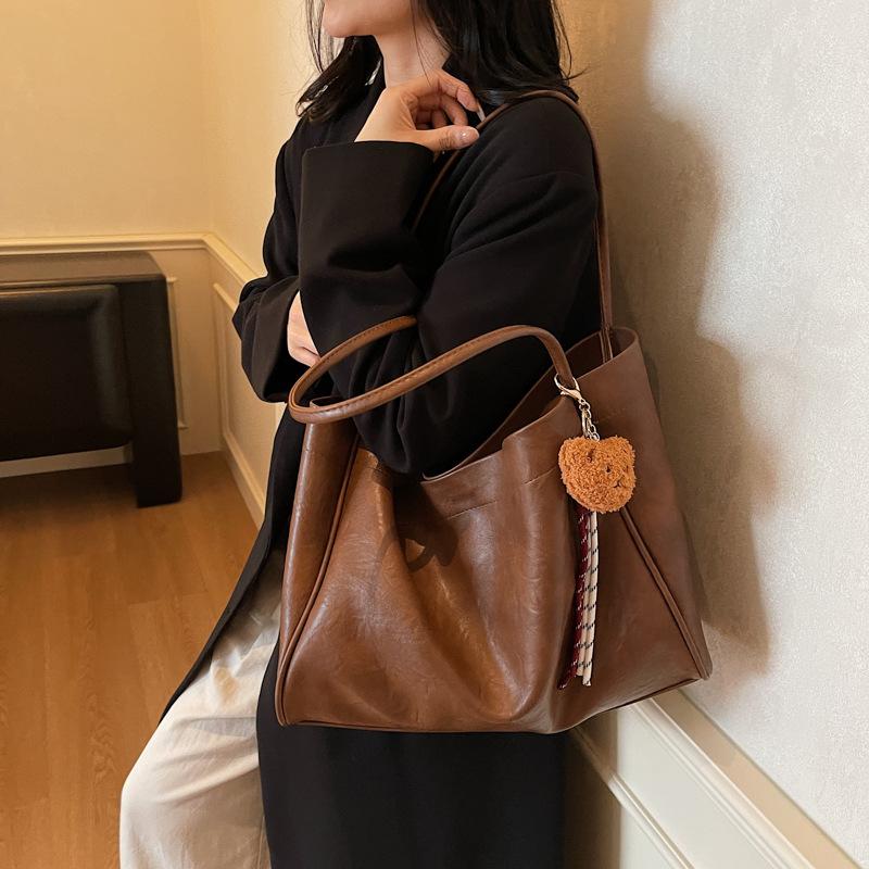 Portable Tote Bag Women's Retro Bag Commuter Shoulder Bag Soft Leather Underarm Bag