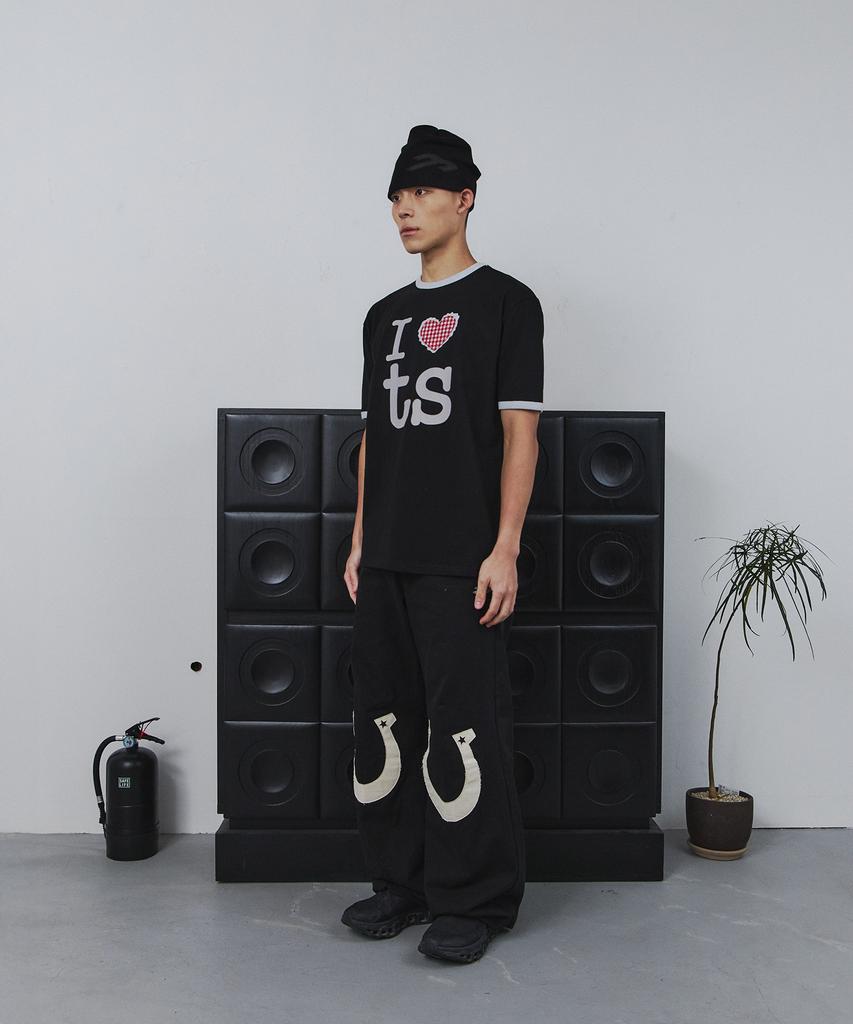 Tansanmageunesyum Heart Ringer T-Shirt (Black)