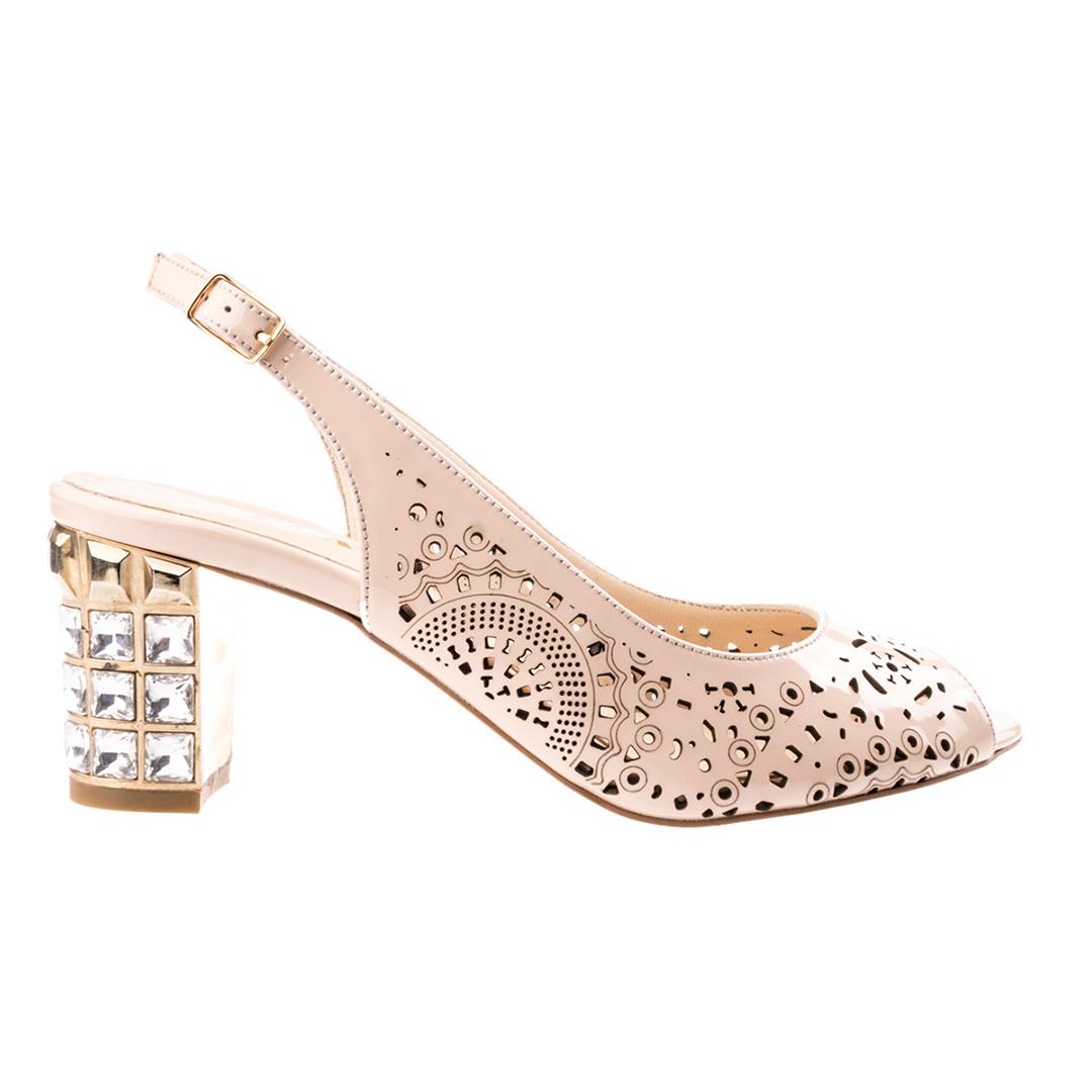 

Женская обувь из натуральной кожи на низком каблуке особого дизайна