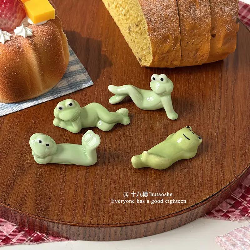 Creative Ceramic Funny Frog Chopstick Holder Cutlery Stand Spoon Fork Rest Tableware Restaurant Utensil Kitchen Tools Home Decor