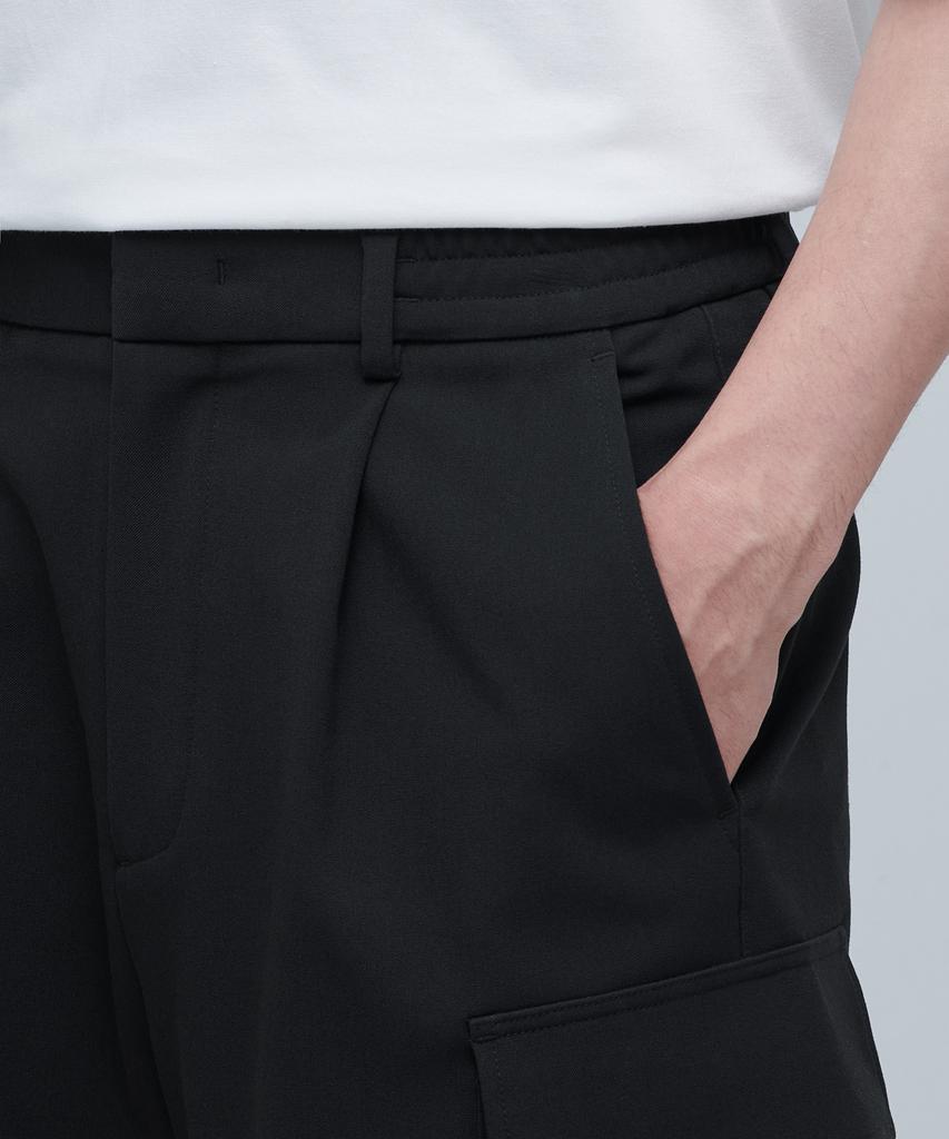 MUSINSA STANDARD Wide Banding Cargo Half Slacks [Black]