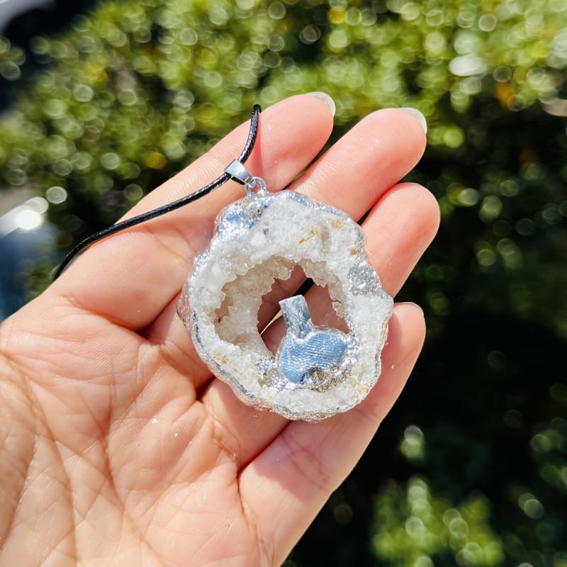 Artificial Crystal Agate Pendant Necklace With Silver Edge For Daily Wear