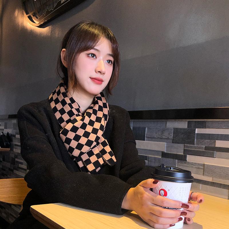 New Internet celebrity checkerboard knitted scarf women's autumn and winter Korean version versatile black and white plaid student scarf