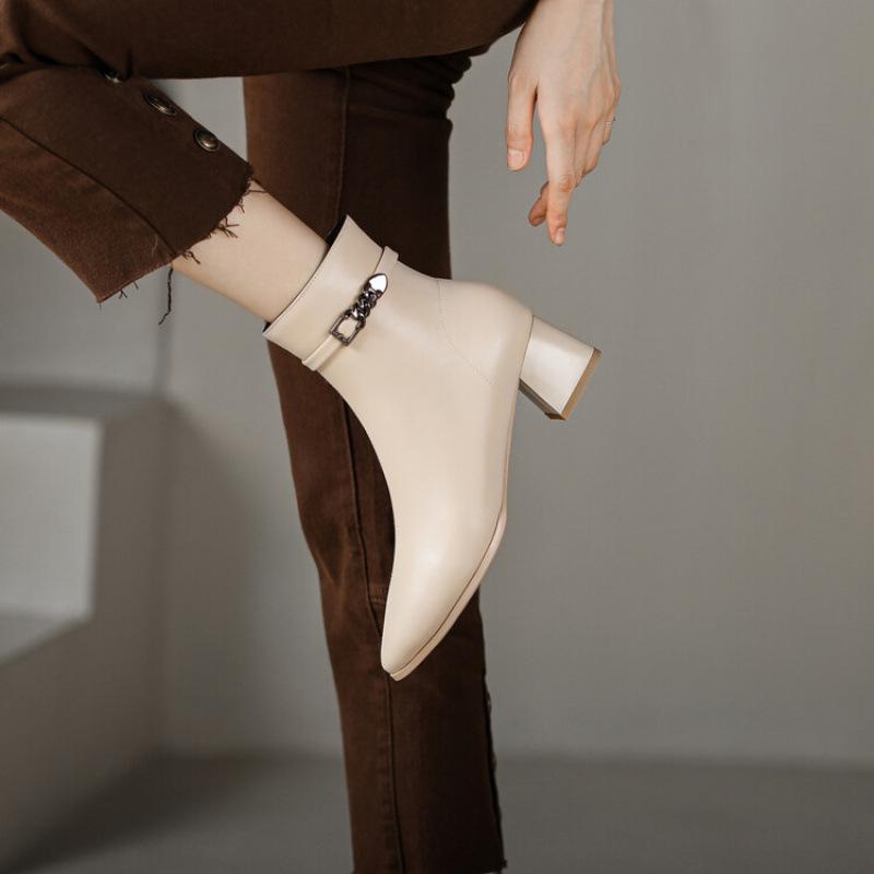 Herbst und Winter Koreanische Version von Niedrigschaft Damenstiefel Gummisohle Große Größe Lederstiefel Neue Runde Spitze Mittlerer Absatz Seitenreißverschluss Martin Stiefel