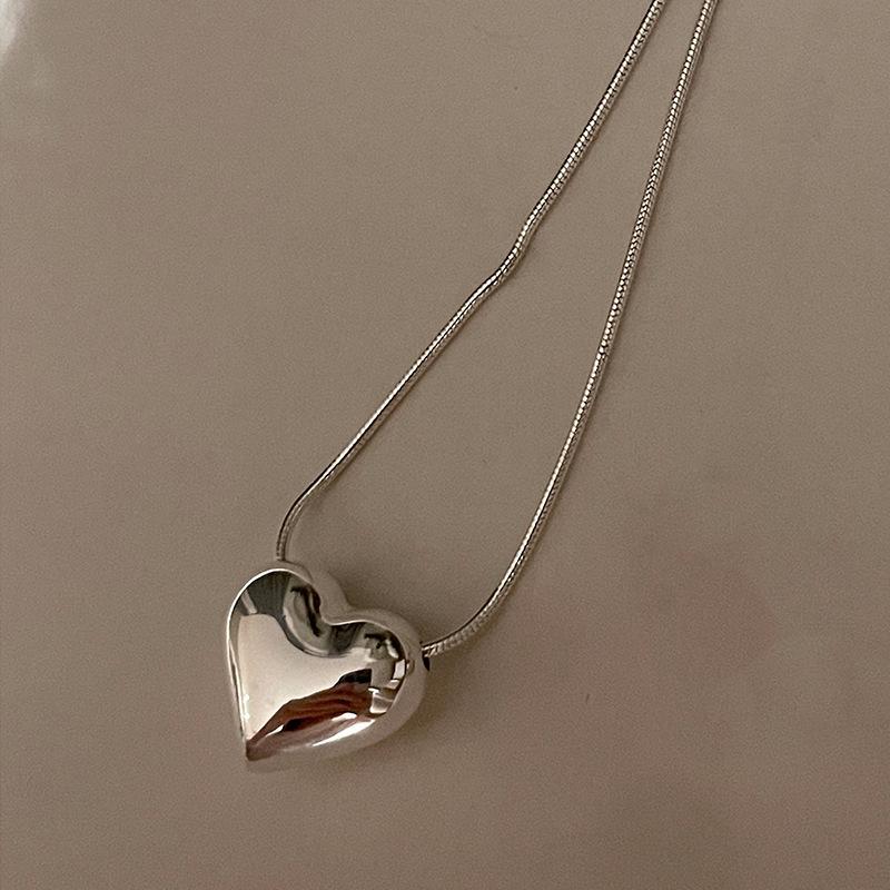 Korean Retro Sweetheart Clavicle Chain Necklace - Hip Hop Style with Creative Peach Heart Design