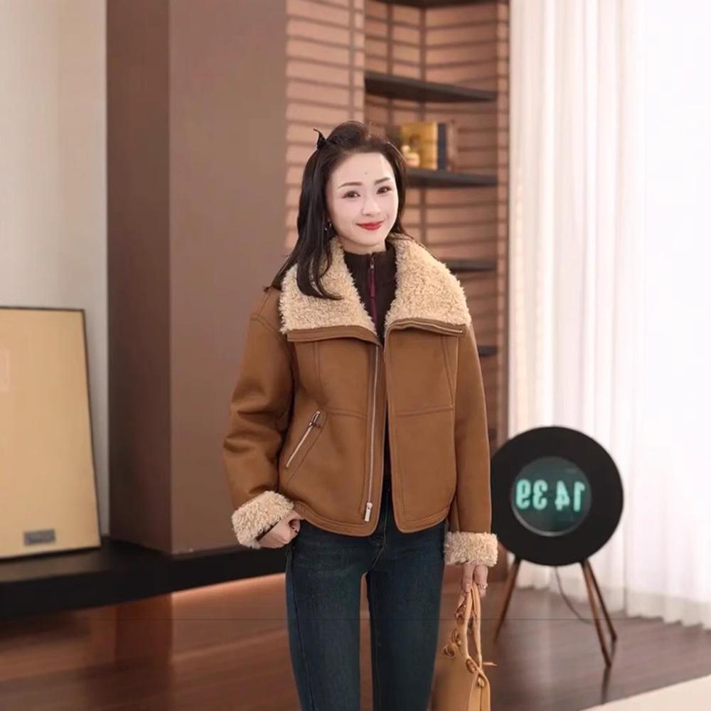Women's 2024 Winter Lamb Wool Lapel Fur Coat