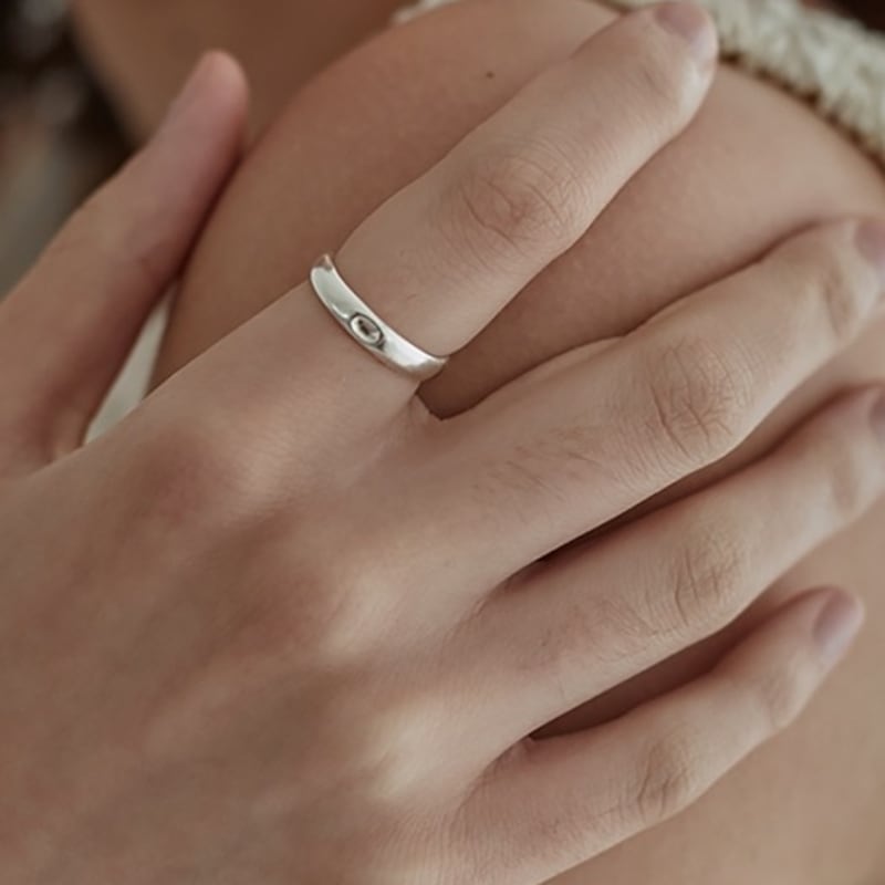 Meumdal Hollow Thin Ring