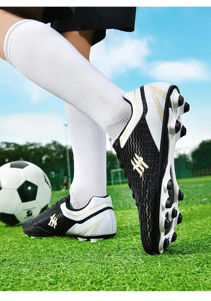 Professional Youth Futsal Low-Top Lace-Up Football Shoes with Long Studs