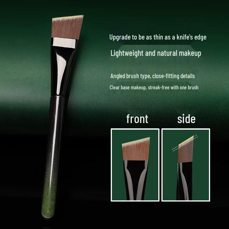 M53 Angled Flat-Head Foundation & Contour Brush Angled Foundation Brush