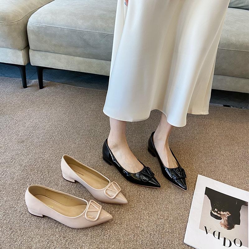 Y6618-1 Nude Lackleder Pendeln leichter Mund Prominenter mit Rock Temperament Einzelne Schuhe Metall Temperament Dicke Ferse Einzelne Schuhe Frauen