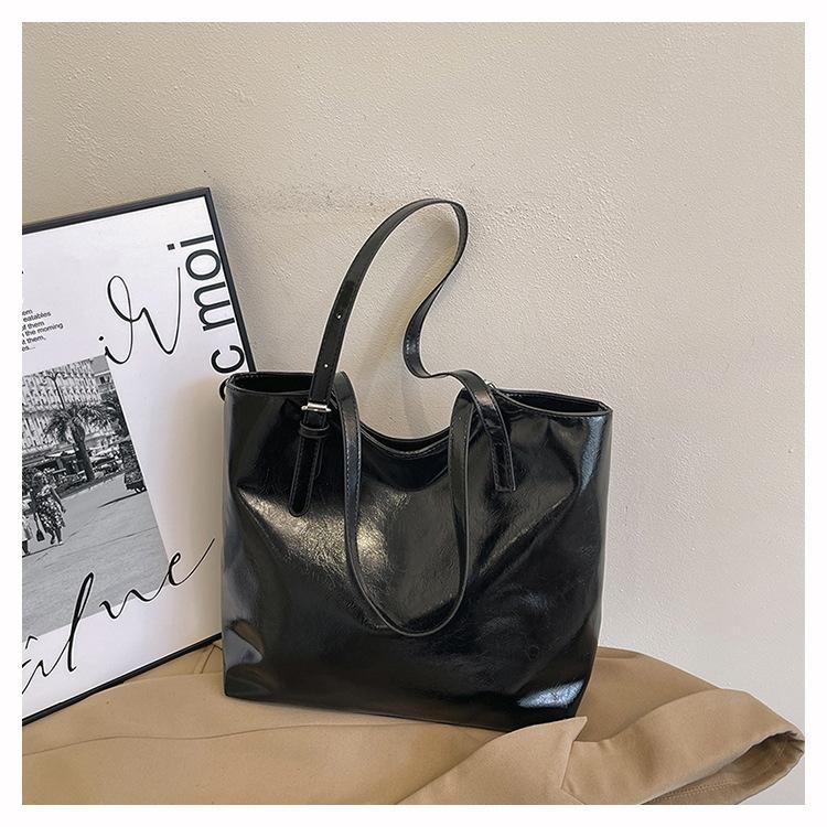 Retro Soft Leather Tote Bag Women's Large Capacity 2025 Spring High-end Women's Bag Simple Work Commuter Shoulder Bag
