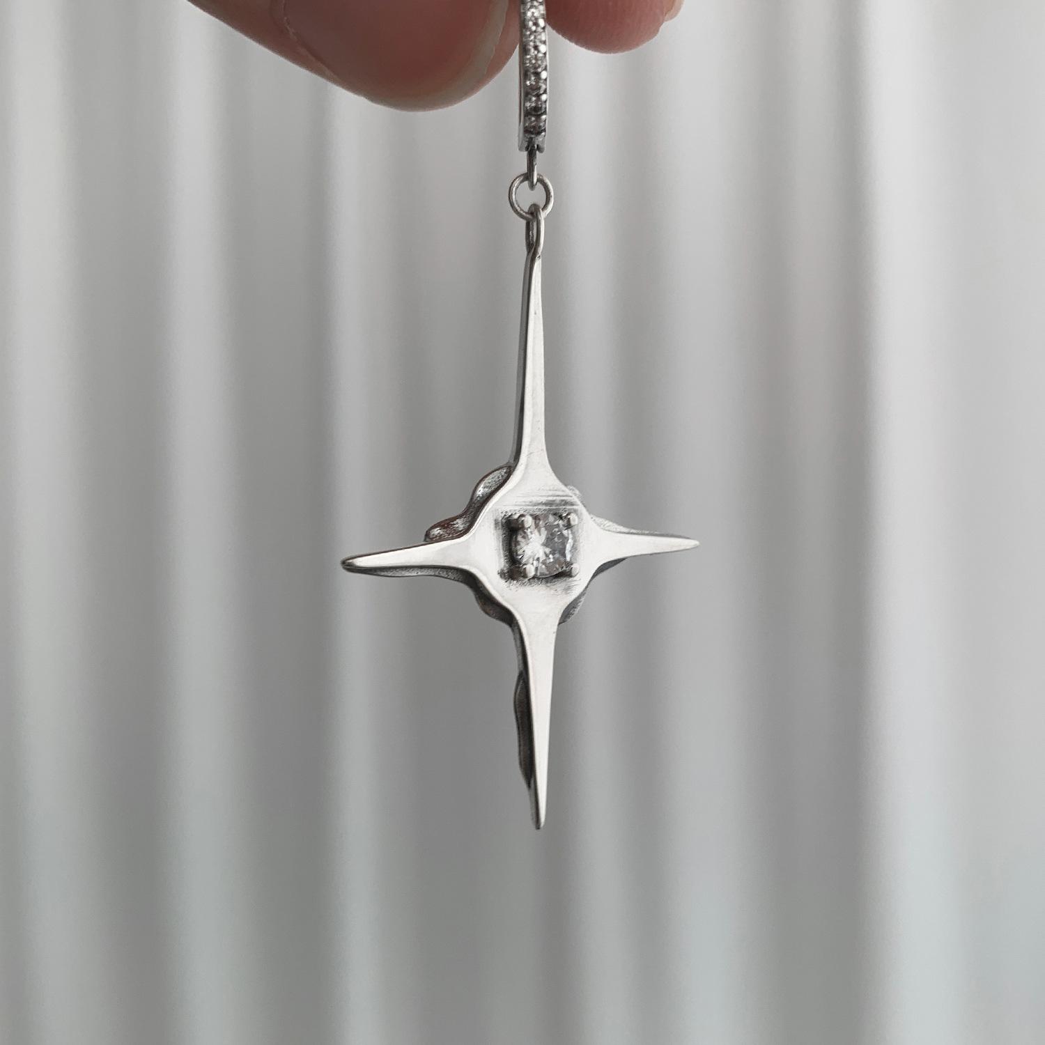 

European and American fashion cross earrings, high-end sense, light luxury, niche temperament, unique stud earrings, ear buckles, retro earrings