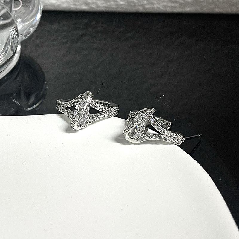 

Advanced French Full Diamond Zircon Cold Wind Earrings Niche Design Light Luxury Geometric Stud Earrings Temperament
