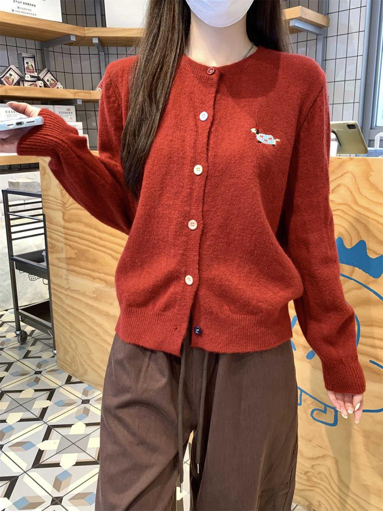 Lazy wind knitted cardigan women's soft waxy embroidered sweater autumn and winter niche button-up jacket fashionable versatile long-sleeved top