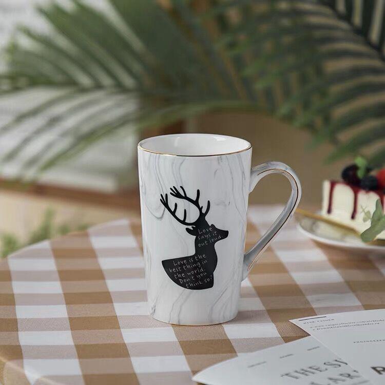 Elegant Marble Pattern Mug with Gold Trim, Spoon Lid, and Custom Logo - Ideal for Coffee or as a Souvenir Gift.