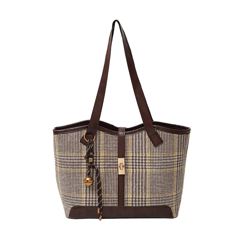 Wollige Mode-Tragetasche: Schulterhandtasche mit großem Fassungsvermögen für Herbst/Winter 2024