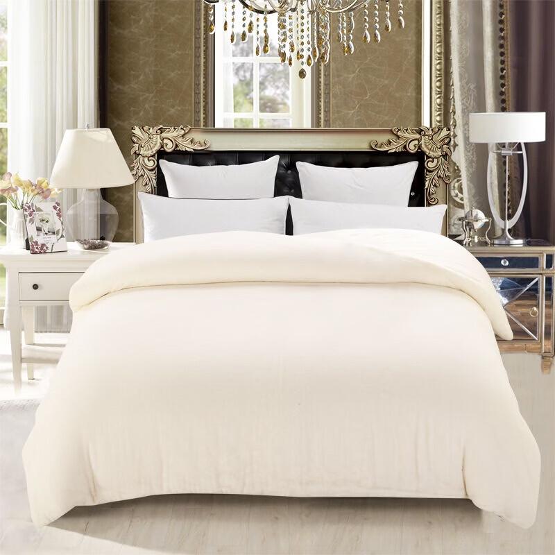 Nanjiren Lightweight Polyester Fiber Summer Comforter