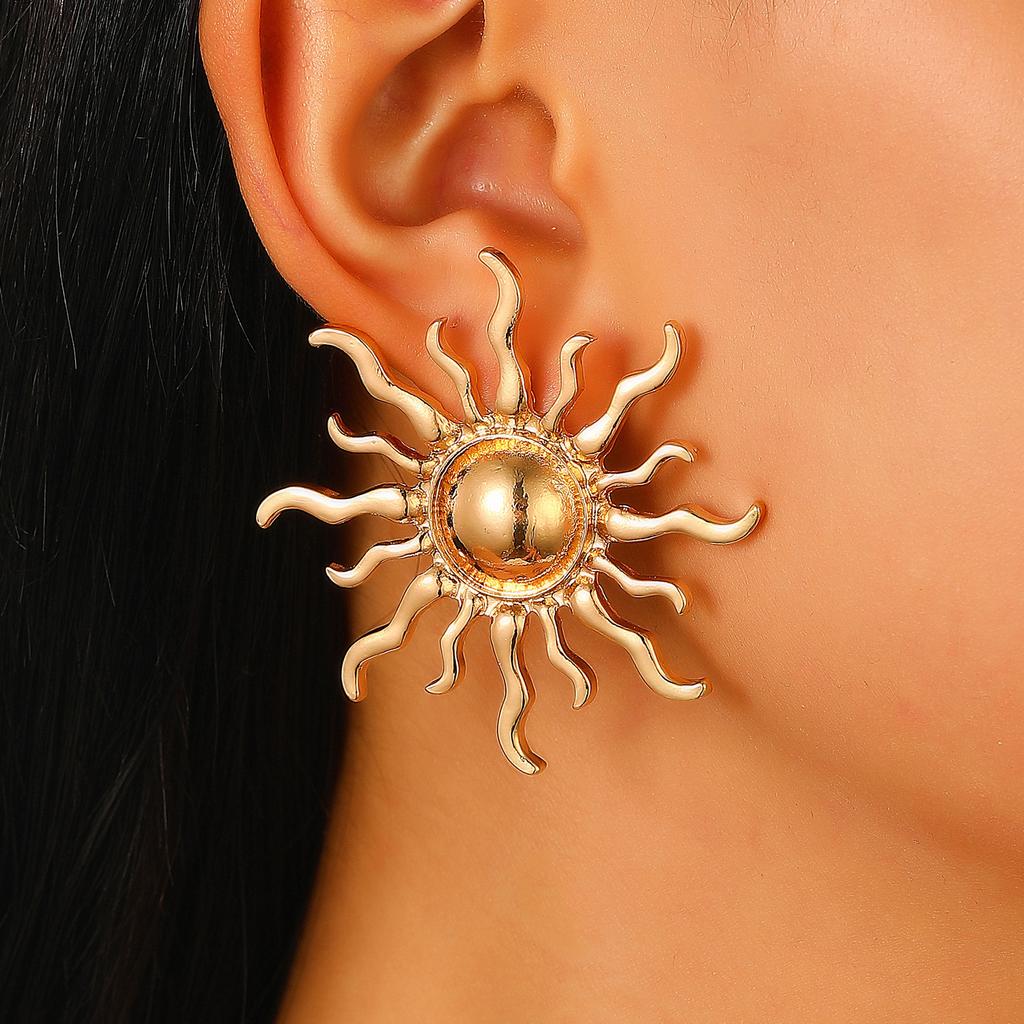 European and American Cross-border Fashion Sunflower Flame Pendant Necklace Jewelry Light Luxury Creative Niche Stacking Wearing Sun Collarbone Chain