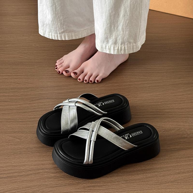 Fashion Slippers Women Summer Female Shoes Luxury Slides Platform Med Soft 2025 Designer Rome Fashion Slippers Casual Women's Shoes With