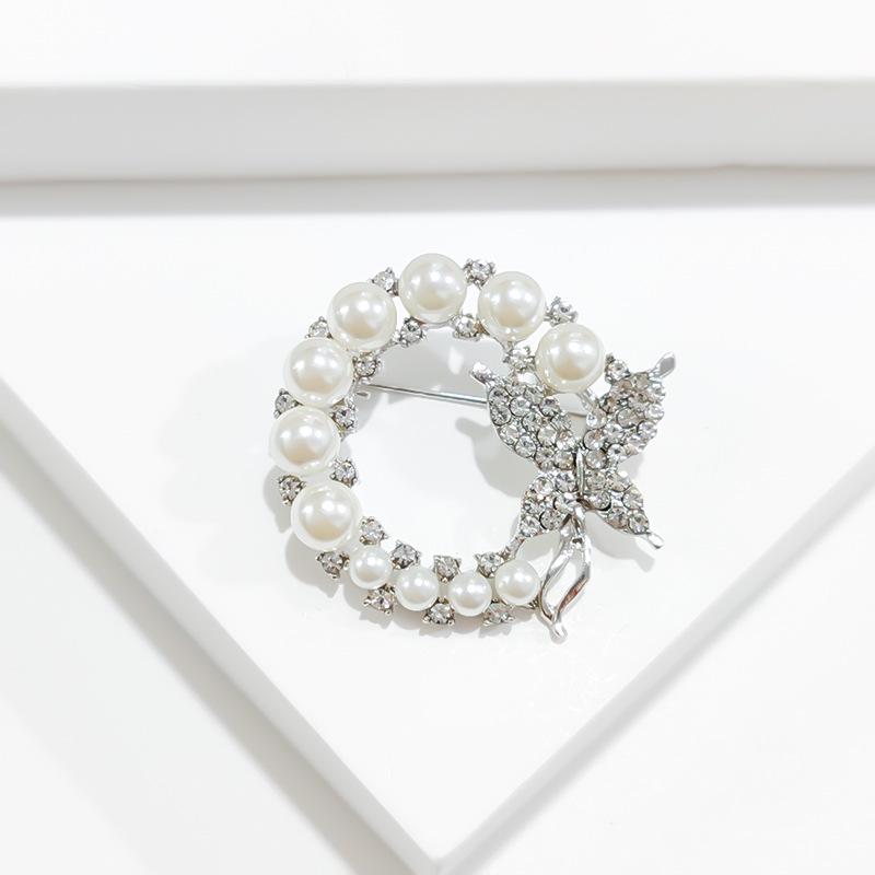 Korean Pearl Butterfly Brooch: Exquisite Pin for Women's High-End Silk Scarves