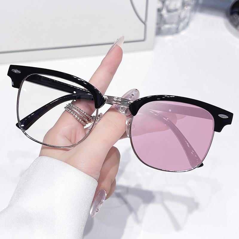 Oval Frame Photochromic Glasses Men and Women's Retro High-end Feeling Blue Light Blocking Eye Protection