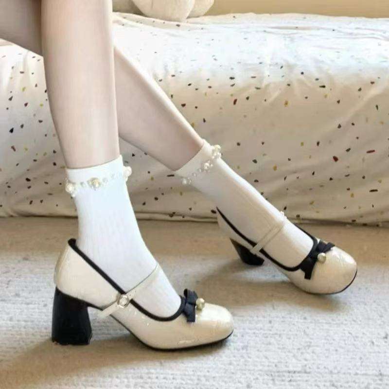 

Туфли Мэри Джейн на высоком каблуке в маленьком ароматном стиле с бантом, женские, новые весенние 2025, с жемчугом, квадратным носком, темпераментным толстым каблуком, одинарные 40