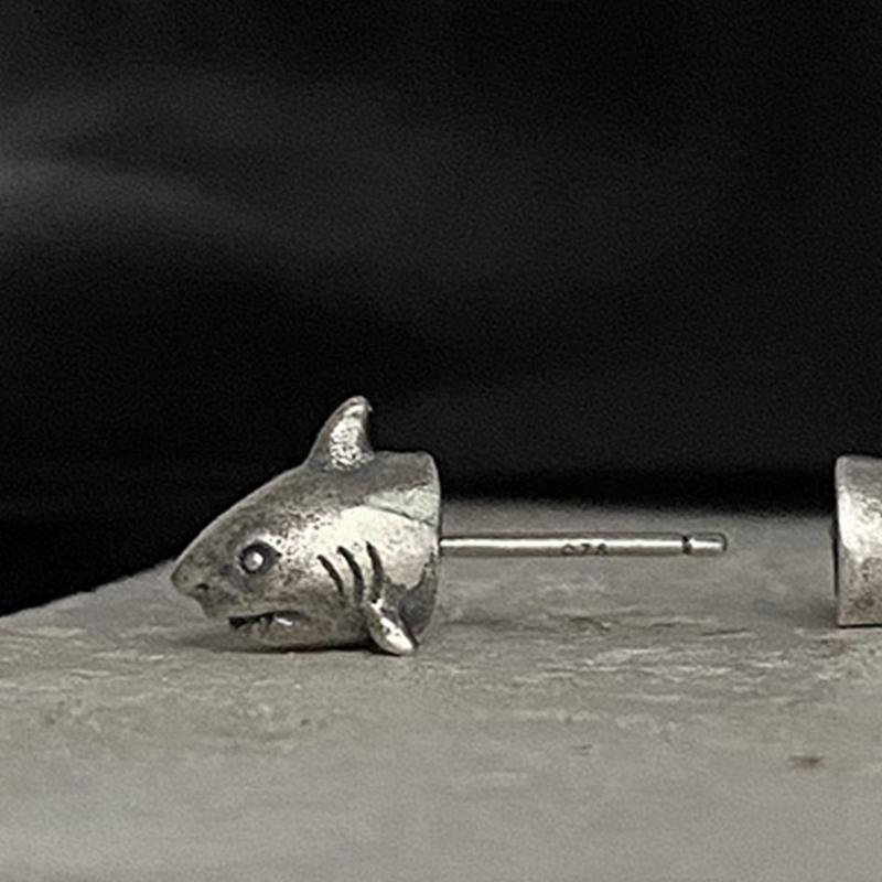 1 Pair Shark Stud Earrings Men and Women Trend Hip Hop Punk Cold Wind Earrings Fashion Retro Fish Split Earrings