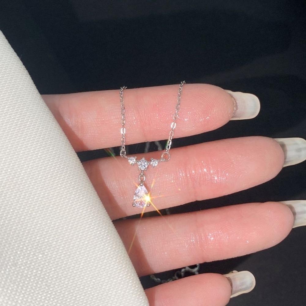 Luxury Exquisite Water Drop Necklace Romantic Style Simple High Class Necklace  Women