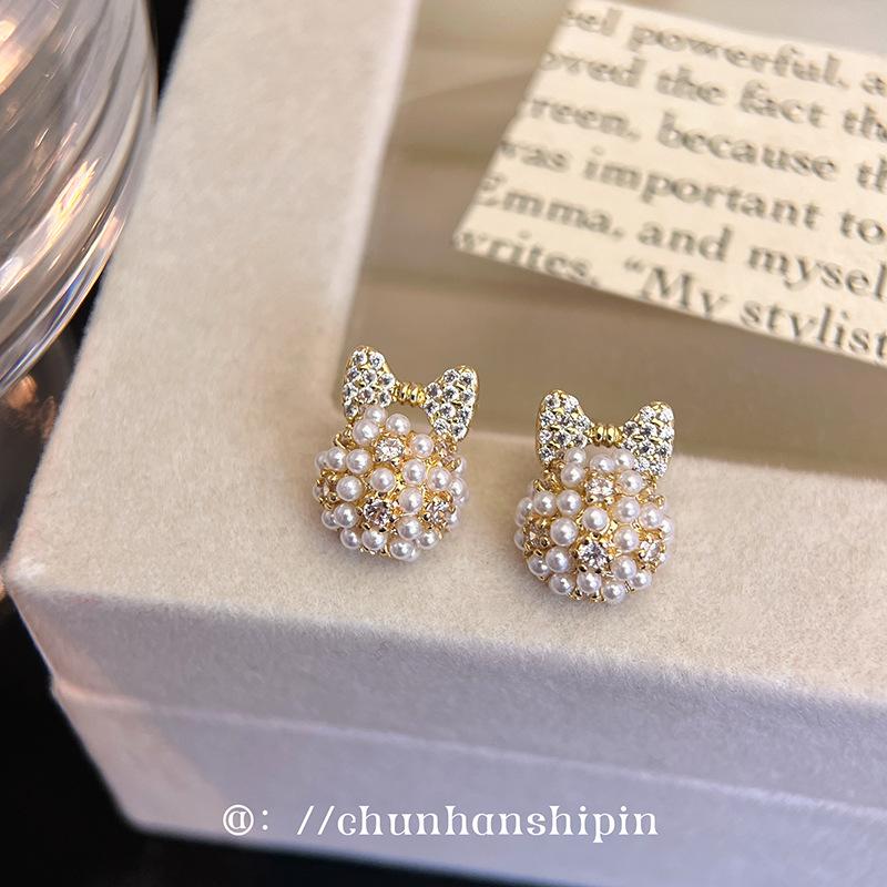 

Bow hydrangea zircon ear clips, high-end sweet temperament stud earrings, niche design trendy earrings without piercings