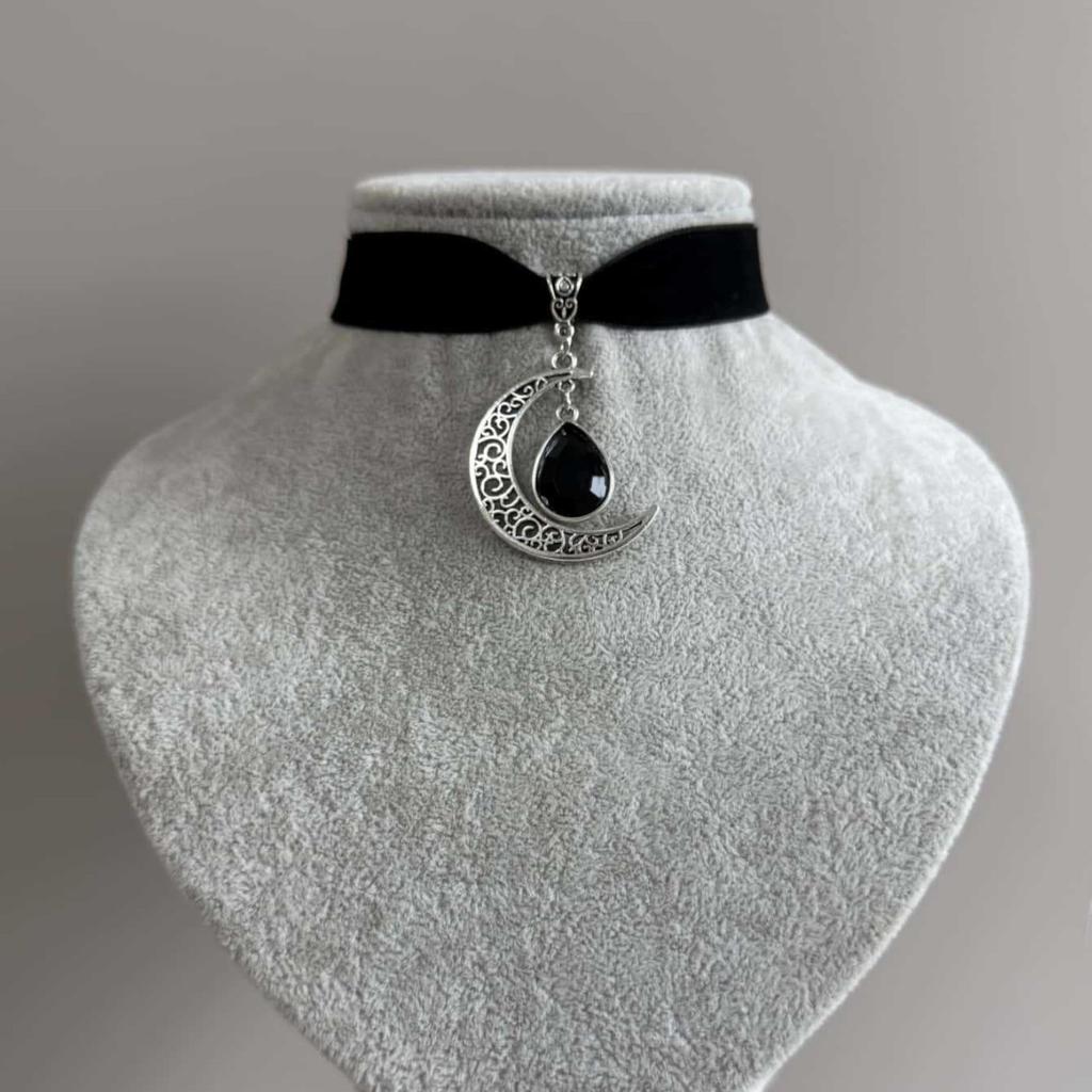 Gothic Silver Color Hollowed-out Crescent Moon Teardrop-shaped Imitation Gemstone Pendant Necklace for Women Halloween Jewelry