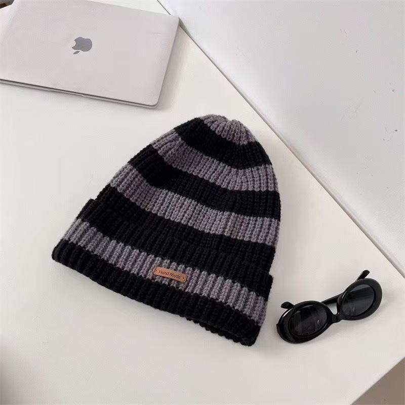 Wool hat, warm and versatile for men and women, knitted hat, ear protector ins pullover, cold hat, trendy and casual and versatile.