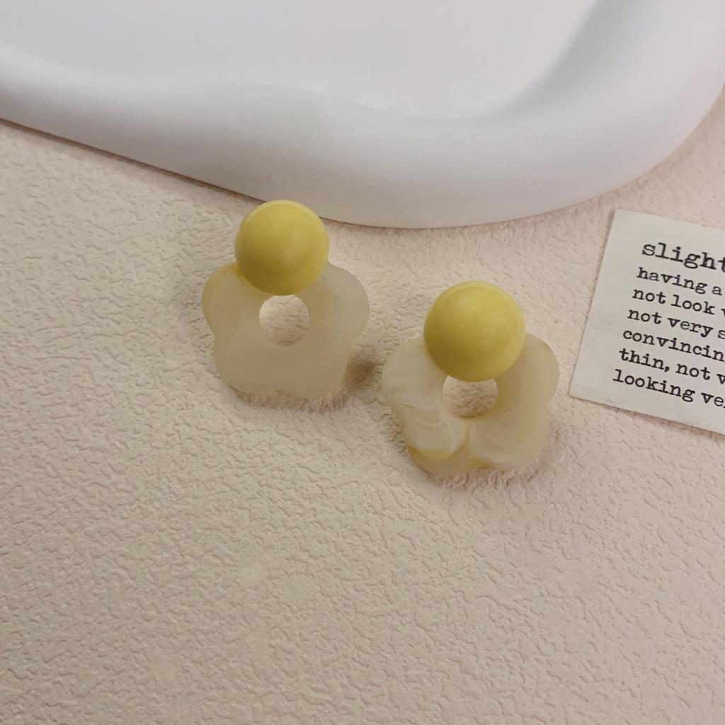 Super fairy contrasting color resin flower earrings women's personality simple and versatile temperament fashion stud earrings cute style