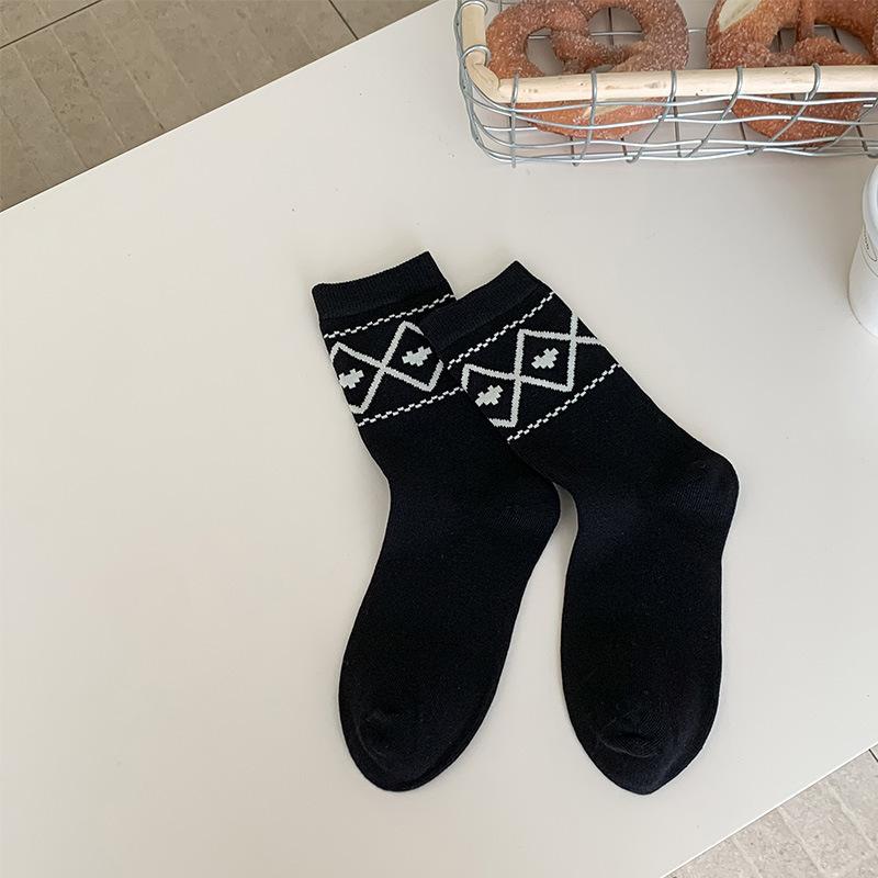 

College Style Diamond Plaid Socks Are Simple And Versatile, Boneless Vintage Style Cotton Socks Stacked Socks One size fits all чорний