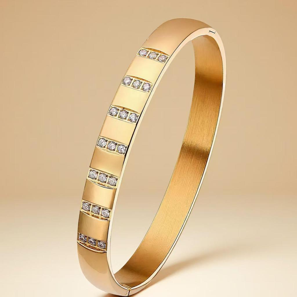 Women's Titanium Steel Bracelet with Inlaid Diamonds - Elegant Starry Design, Non-Fading, INS Style, High-End Full Diamond Bangle.