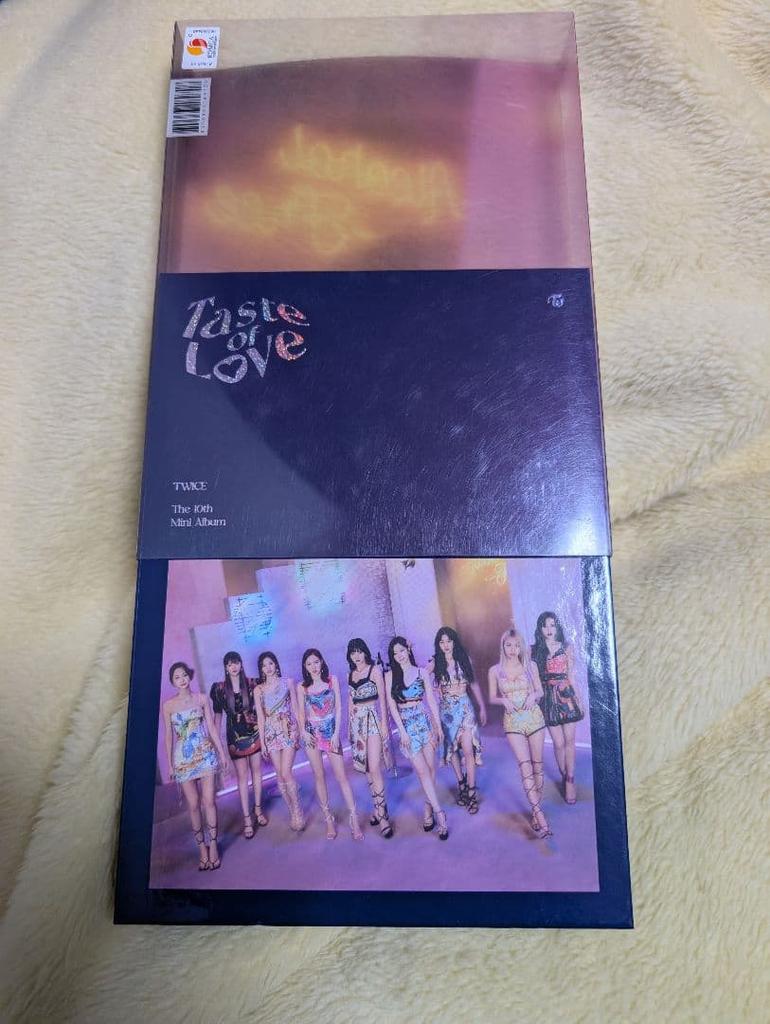 [USED] 2 Korean TWICE albums (one without CD) & 2 trading cards