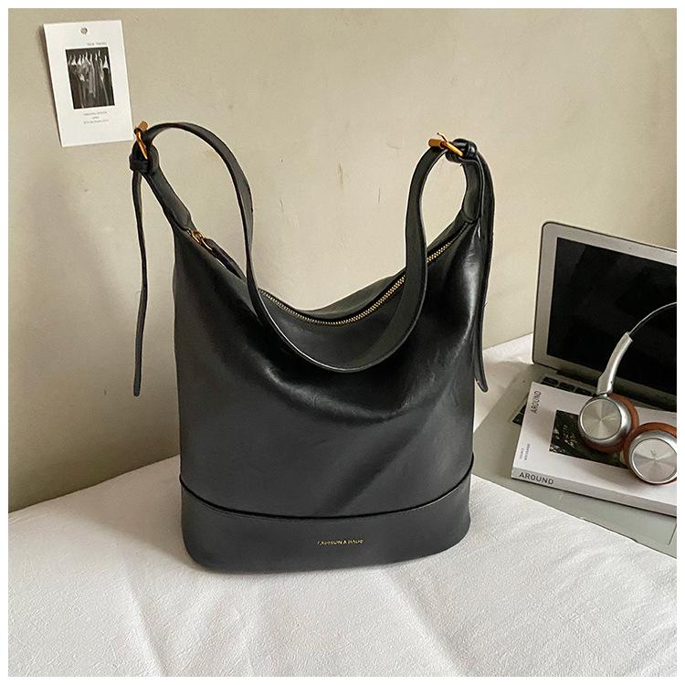 

Корейская версия повседневной сумки большой вместимости женская 2025 осень новая повседневная модная сумка-тоут простая повседневная сумка через плечо