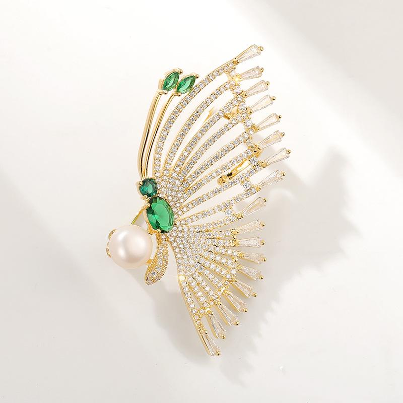 Elegant Zirconia Butterfly Brooch Pin – Stylish Corsage Accessory for Outerwear