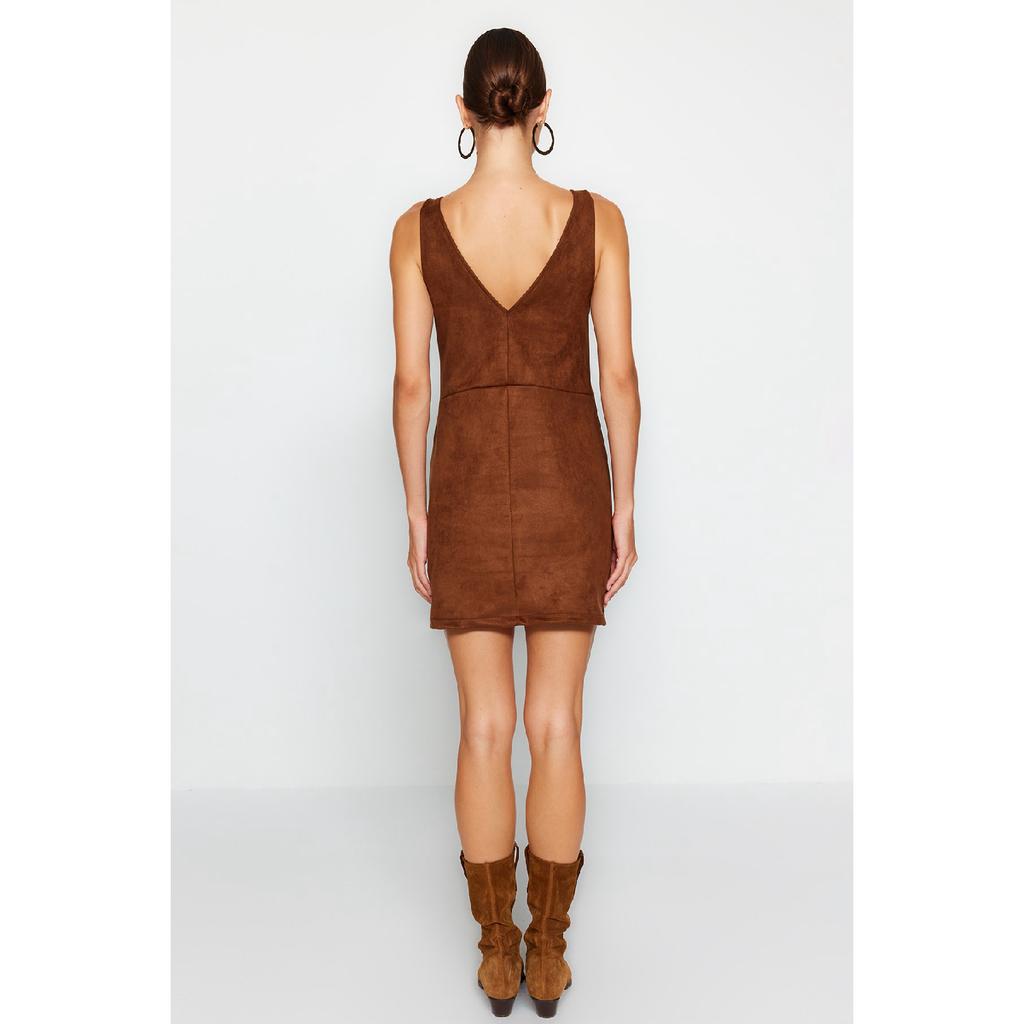 فستان جيليه سويدي قصير محبوك بني برقبة على شكل حرف V Twoaw24el00543